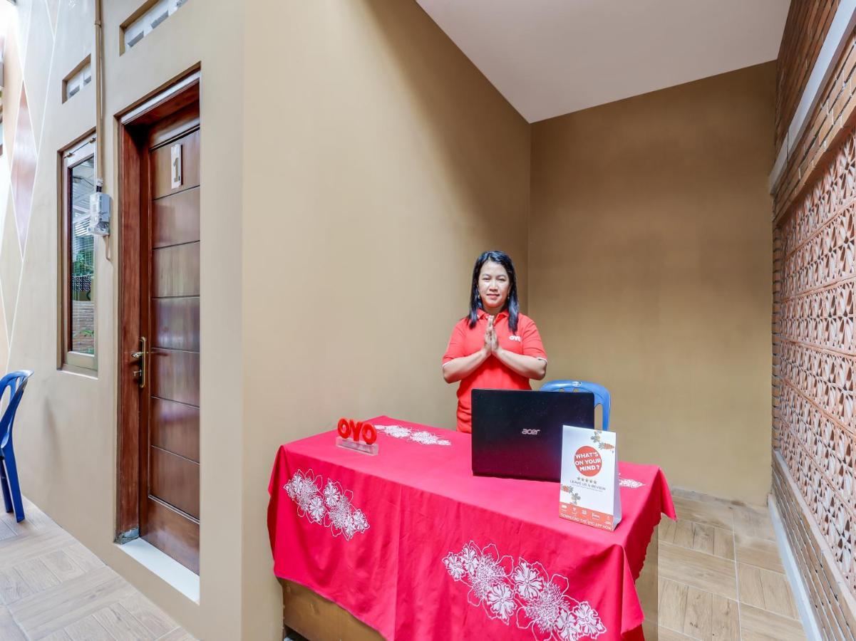 Oyo 90095 Indah Homestay Syariah Kejayan Exterior foto