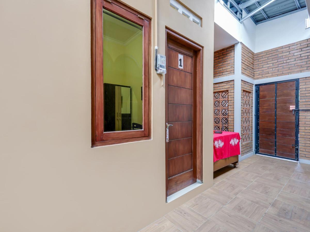 Oyo 90095 Indah Homestay Syariah Kejayan Exterior foto